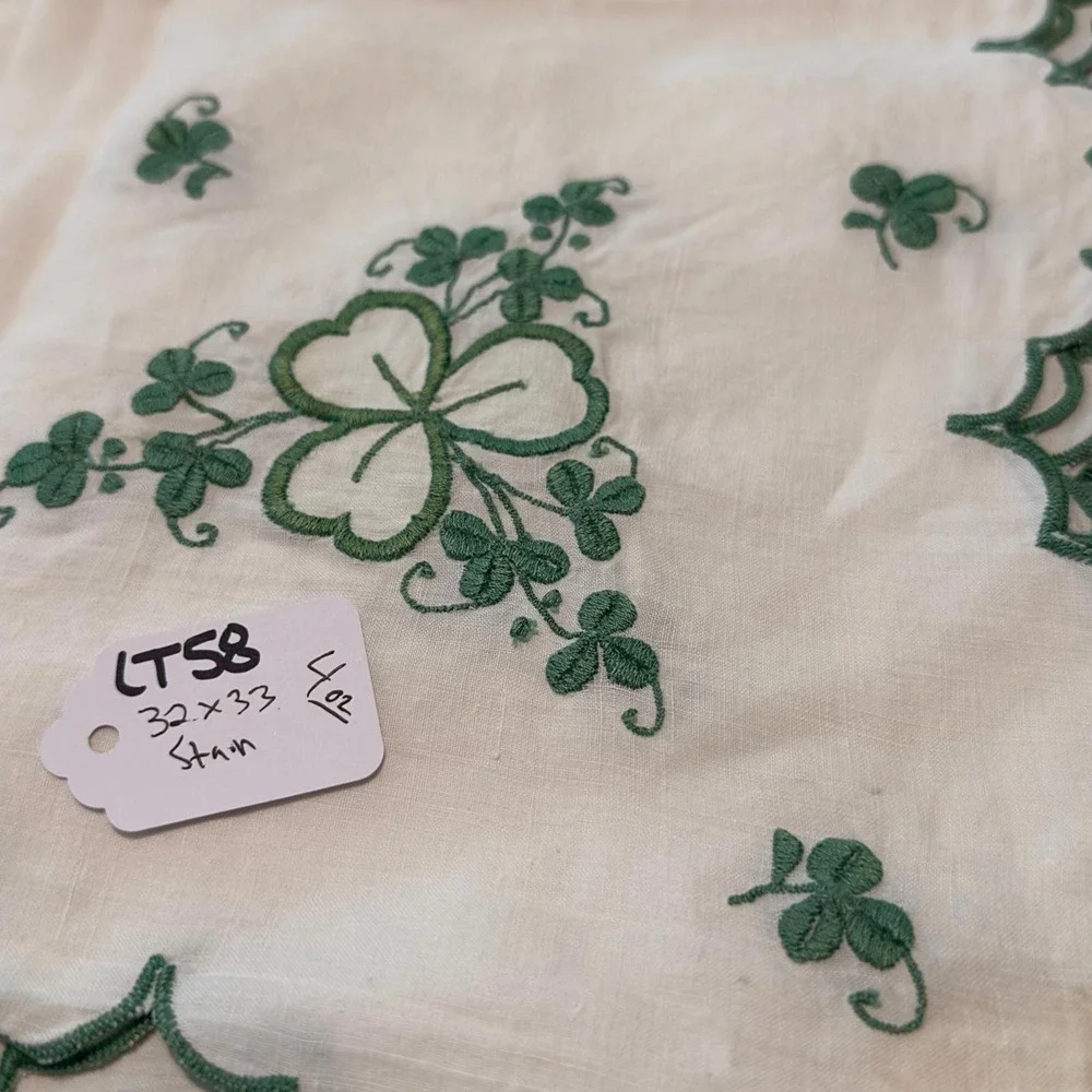 Table Topper 32 x 33 – Clover green embroidered Saint Patrick's Irish‎